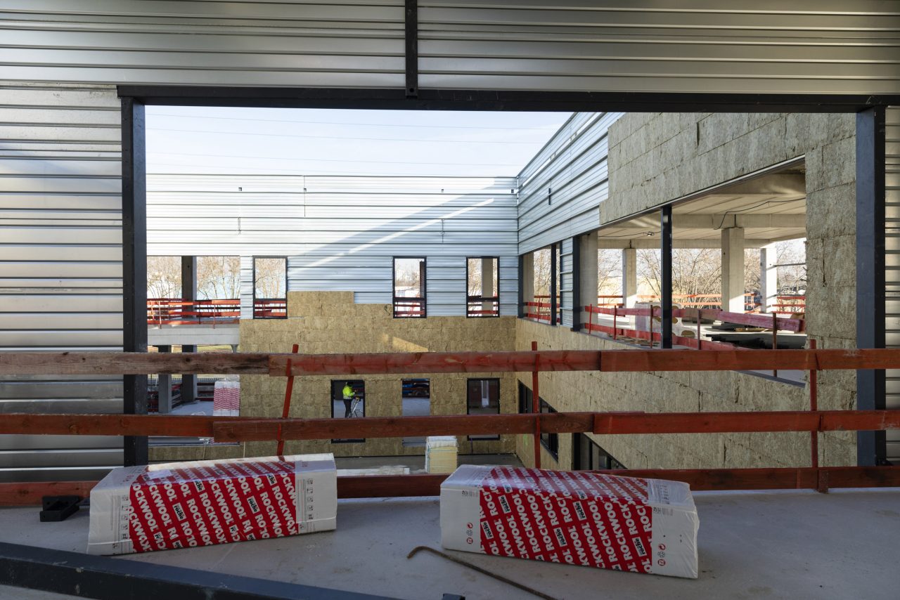 Photographie de reportage sur un chantier de construction d'immeuble de bureaux en Île-de-France.