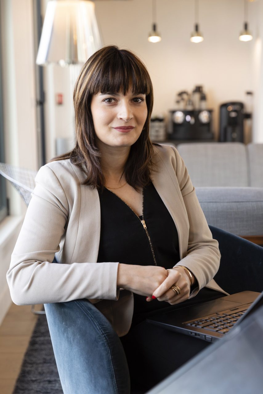 Photographe de portrait corporate en situation en entreprise à Paris