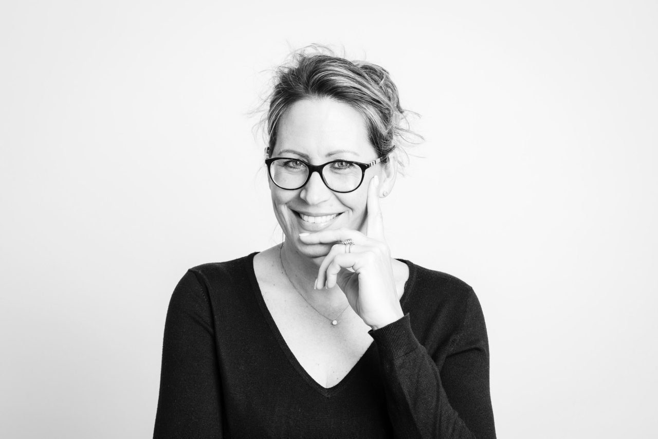 Photographe de portrait corporate de profil pour les réseaux sociaux à Paris