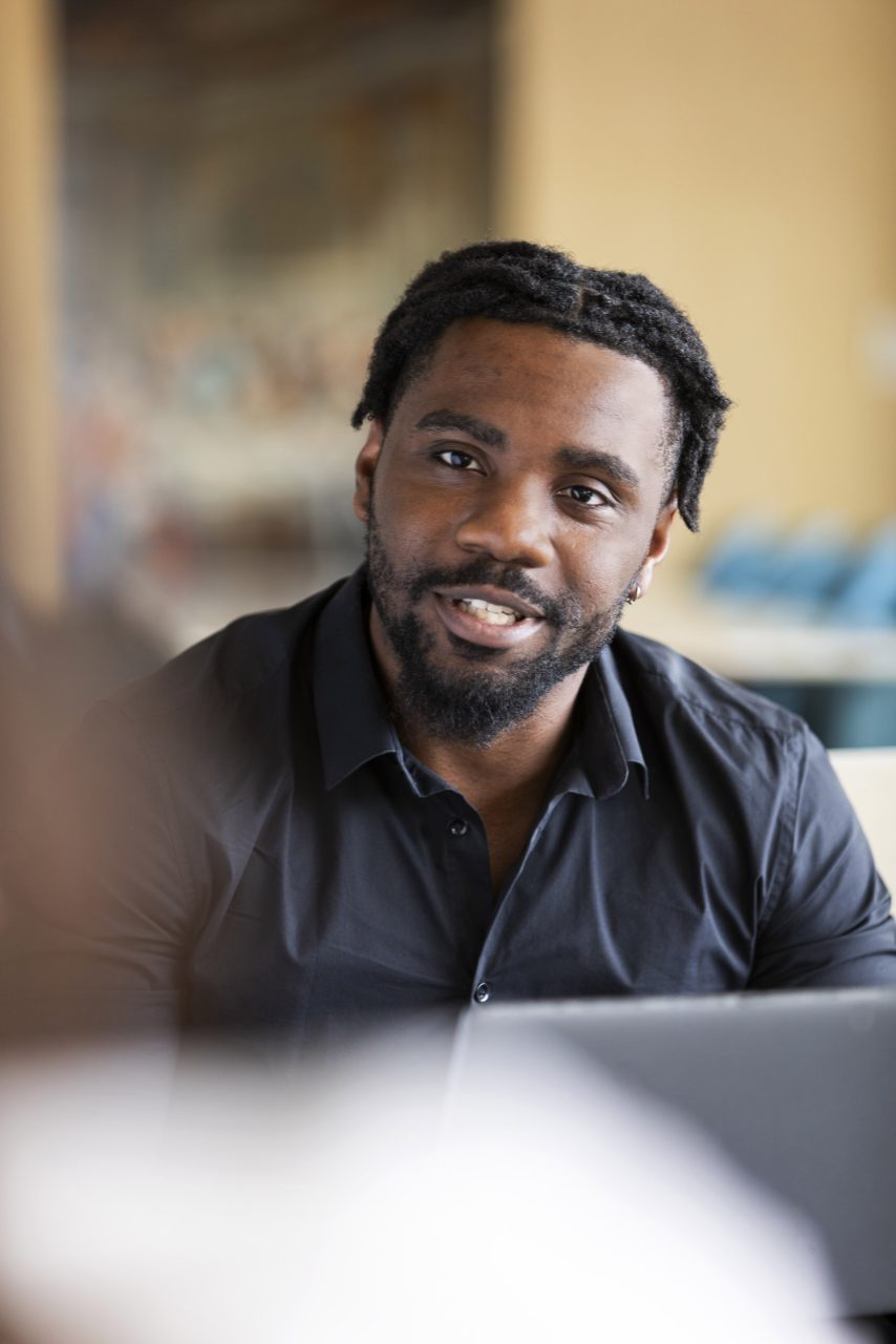 Photo de portrait métier collaborateur pour la communication des entreprises à Paris.